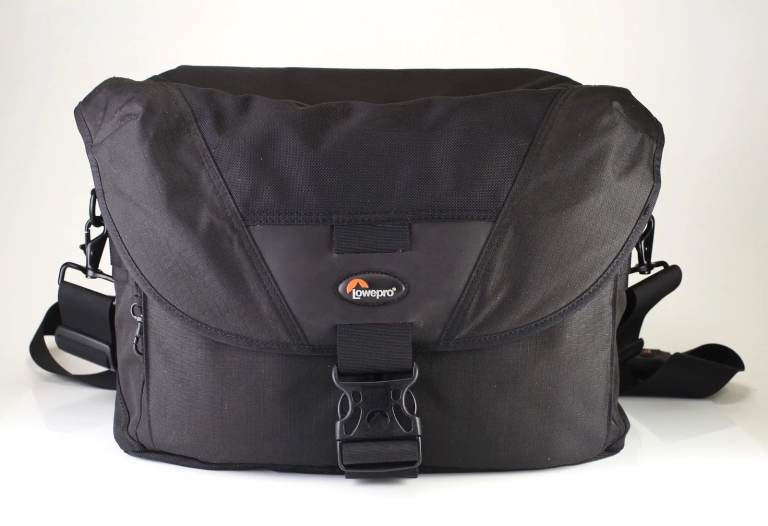 Lowepro Stealth Reporter D550 AW Professional DSLR Shoulder Camera Bag