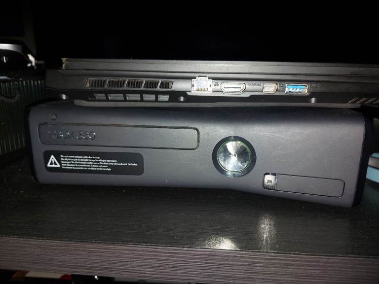 Xbox 360 slim with hdd and all accessories 