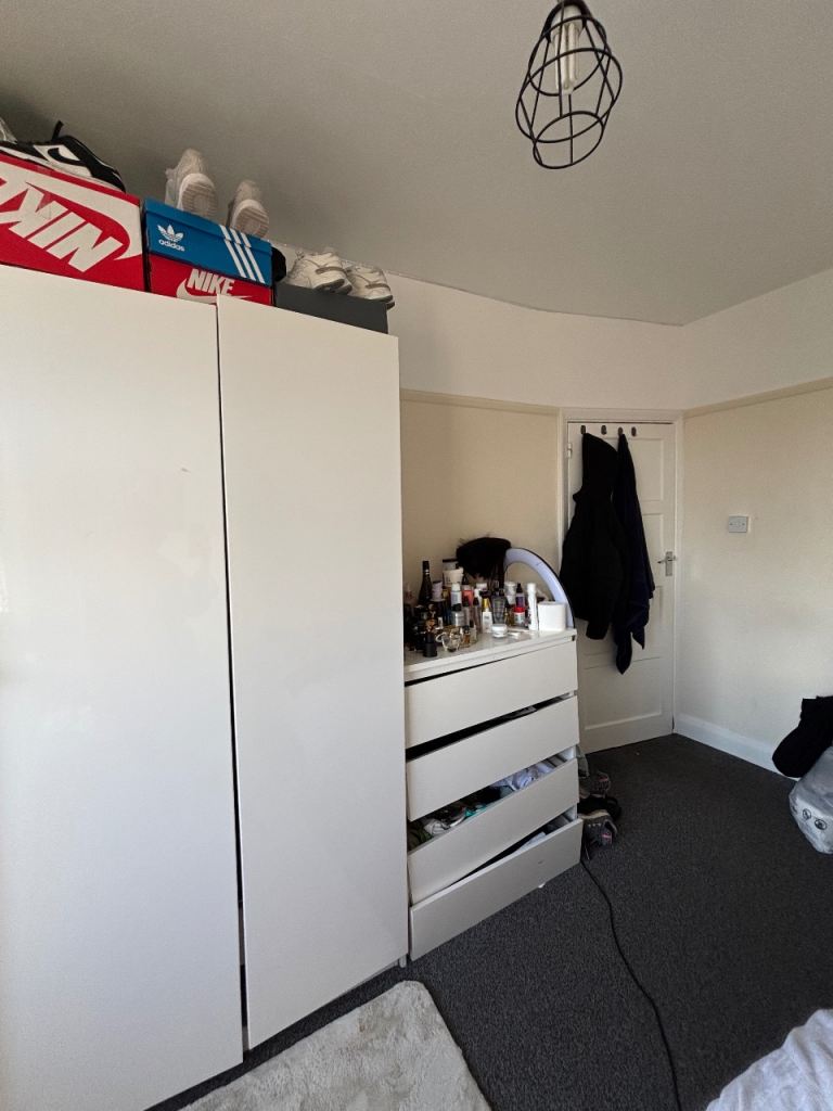 1 double bed for let 