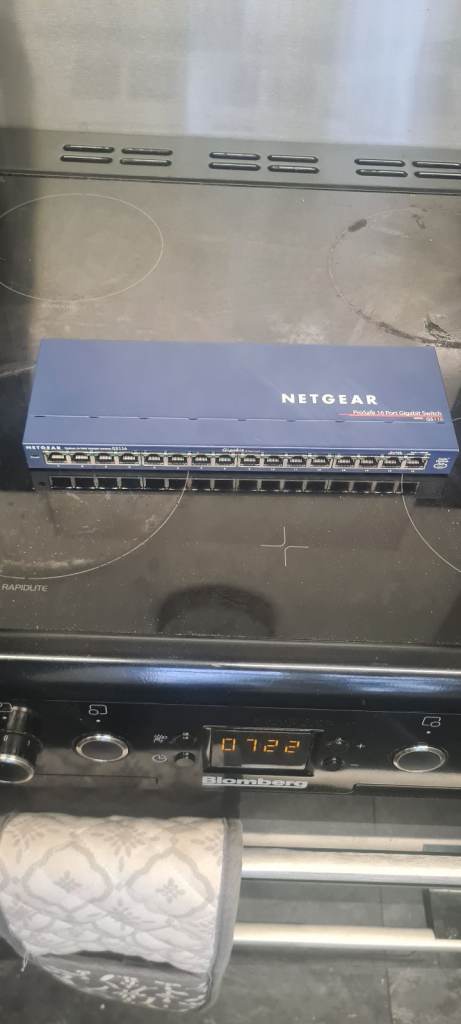 image for Netgear GS116v2 — 16 Port Gigabit Ethernet Unmanaged Switch