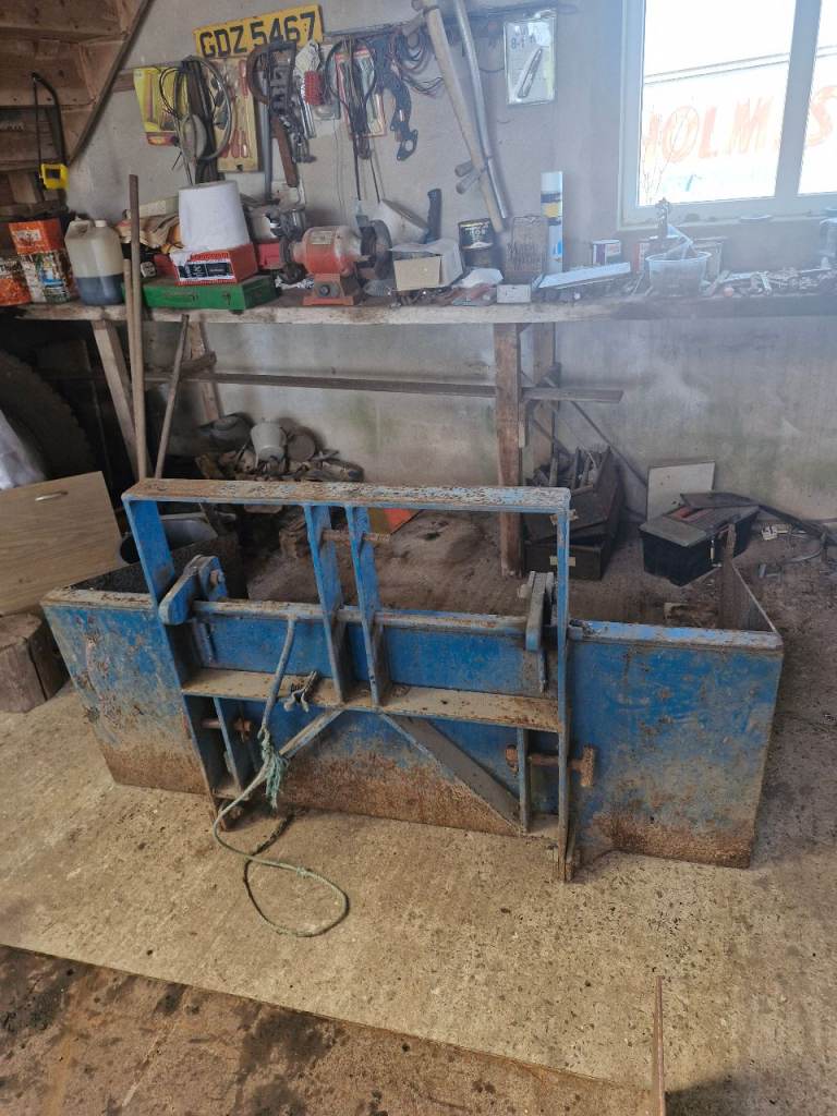 Tractor linkbox