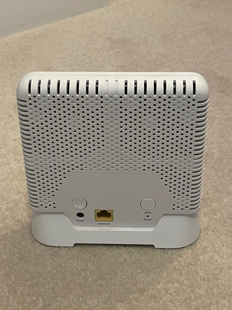 EE Smart WiFi 6 SW30A Wireless range extender