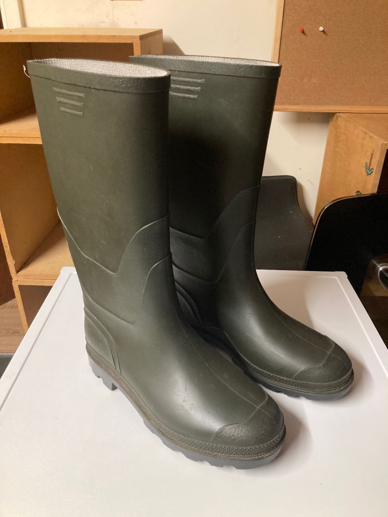 MINT CONDITION MENS WELLINGTON BOOTS