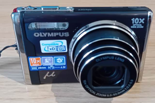 Olympus μ-9000 Digital Camera - Brand New in Box | in Worthing
