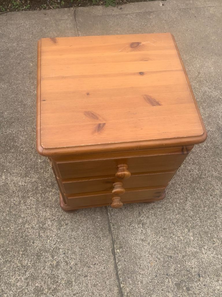 Pine Chest of 3 Drawers – Good Condition