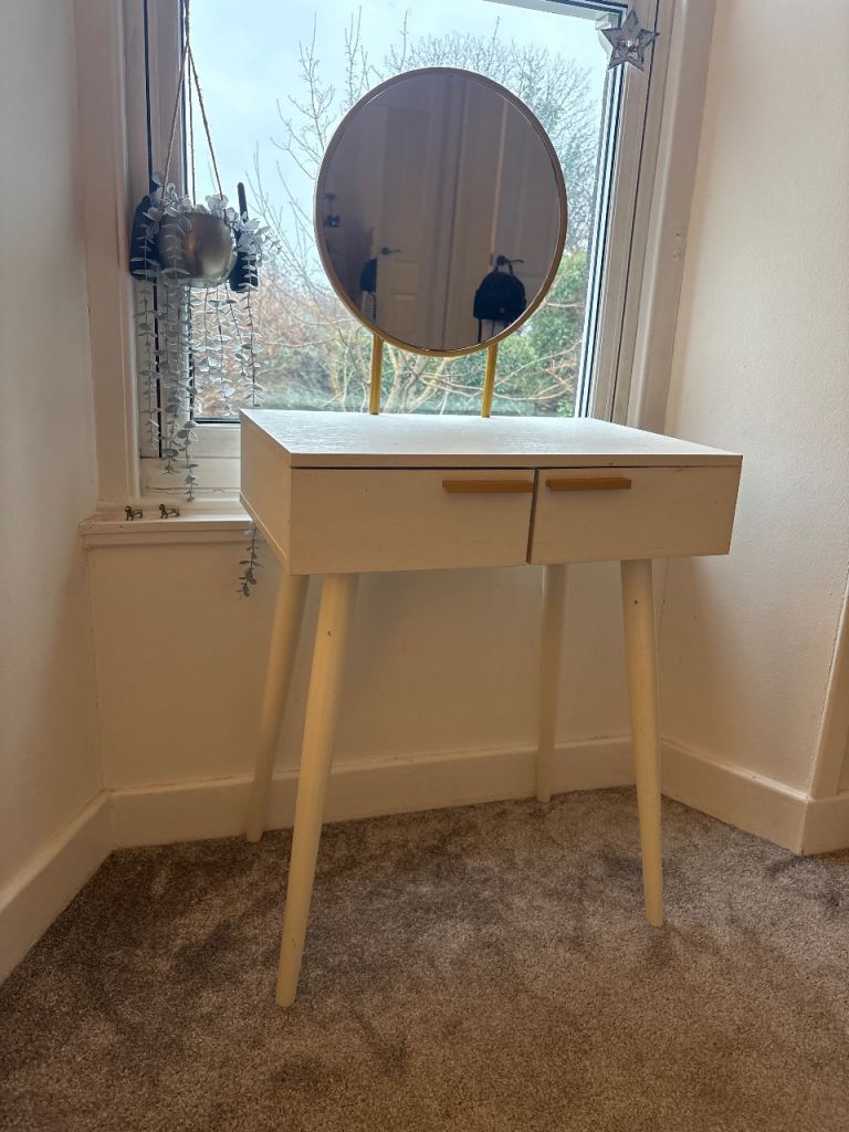 Vanity dressing table 