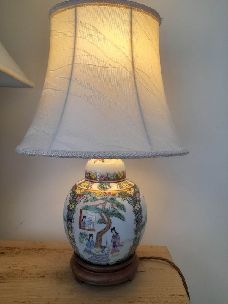 Vintage Chinese handpainted Canton Famille Rose style lamp