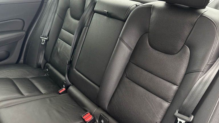 2023 Volvo S60 Plus Dark B5 (250 hp) Saloon Petrol/Electric Hybrid Automatic