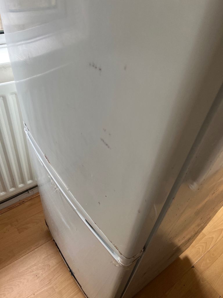 Daewoo ERF-336MNL Fridge Freezer - White, Fair Condition