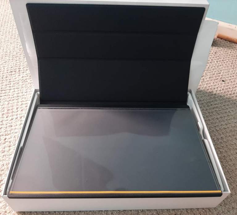 Portable Touch screen 15.6" Rechargeable Monitor