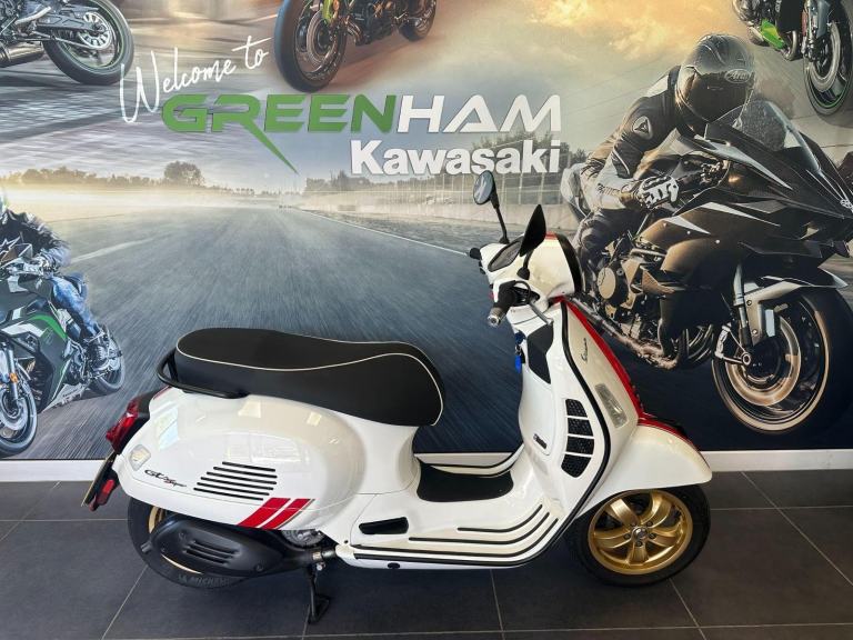 2021 Piaggio Vespa GTS 300 300 Racing Sixties CVT Euro 5