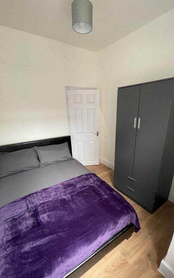 Lovely double room available for rent in North London area 