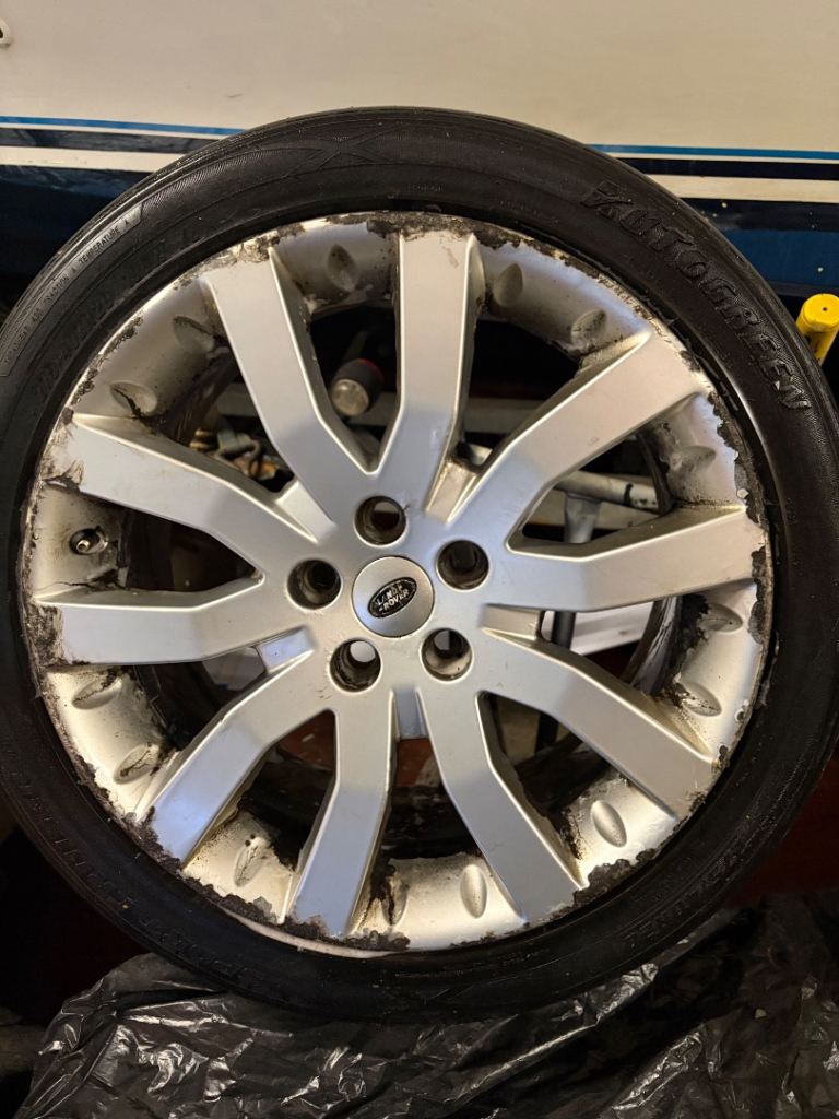 Genuine 20 inch Range Rover alloy wheels 4