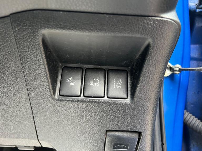 2017 Toyota Yaris 1.5 VVT-i Icon Tech Euro 6 5dr HATCHBACK Petrol Manual