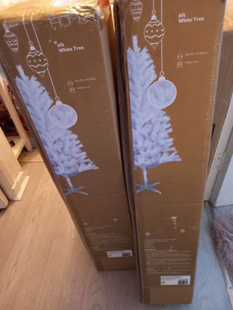 2 xmass trees 