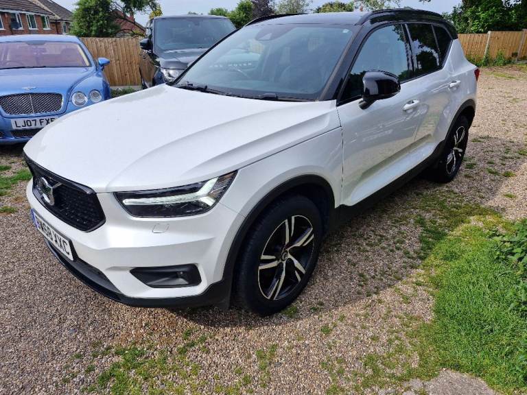 Volvo XC40 D3 R-Design 2.0 Diesel. 1 owner, MOT May 2027! ULEZ compliant! Lovely car ready to go!