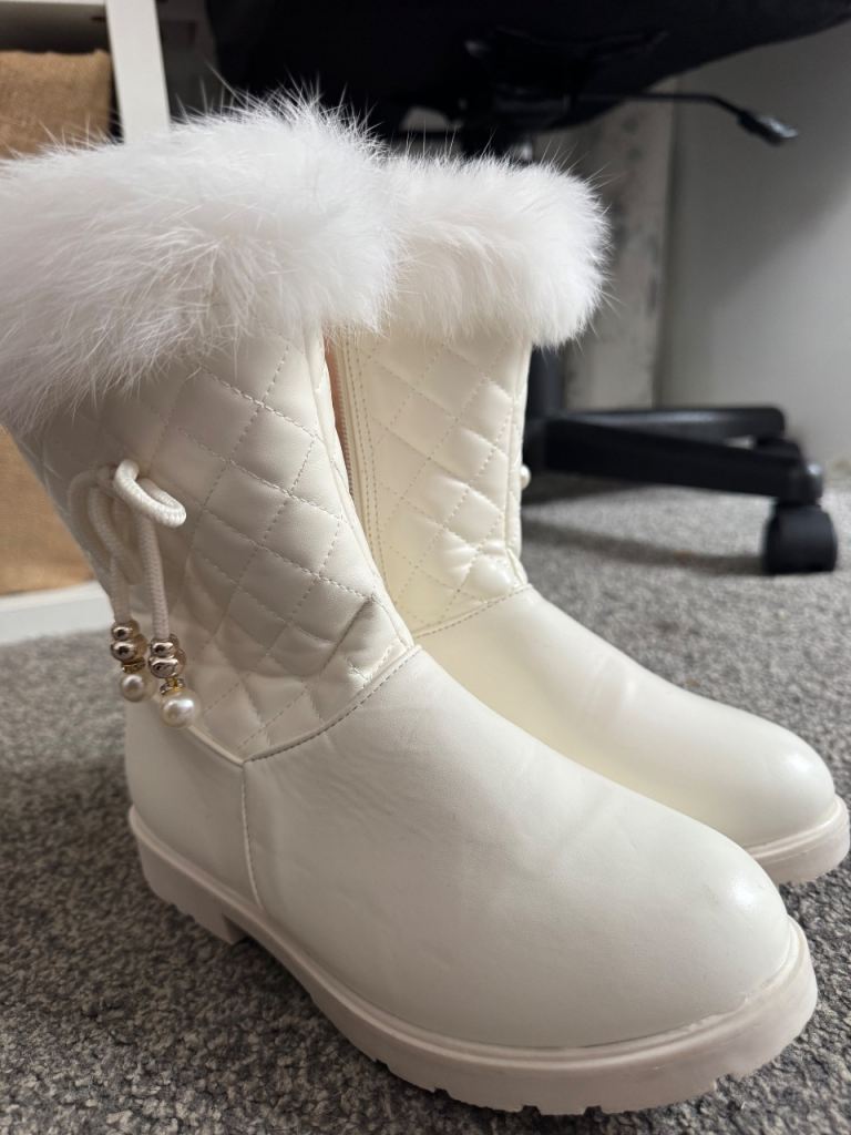 New White Kids Winter Boots with Faux Fur Trim, Size 37