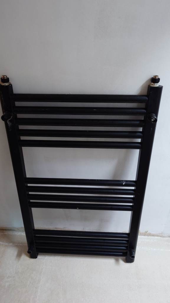800 x 500mm black towel rail