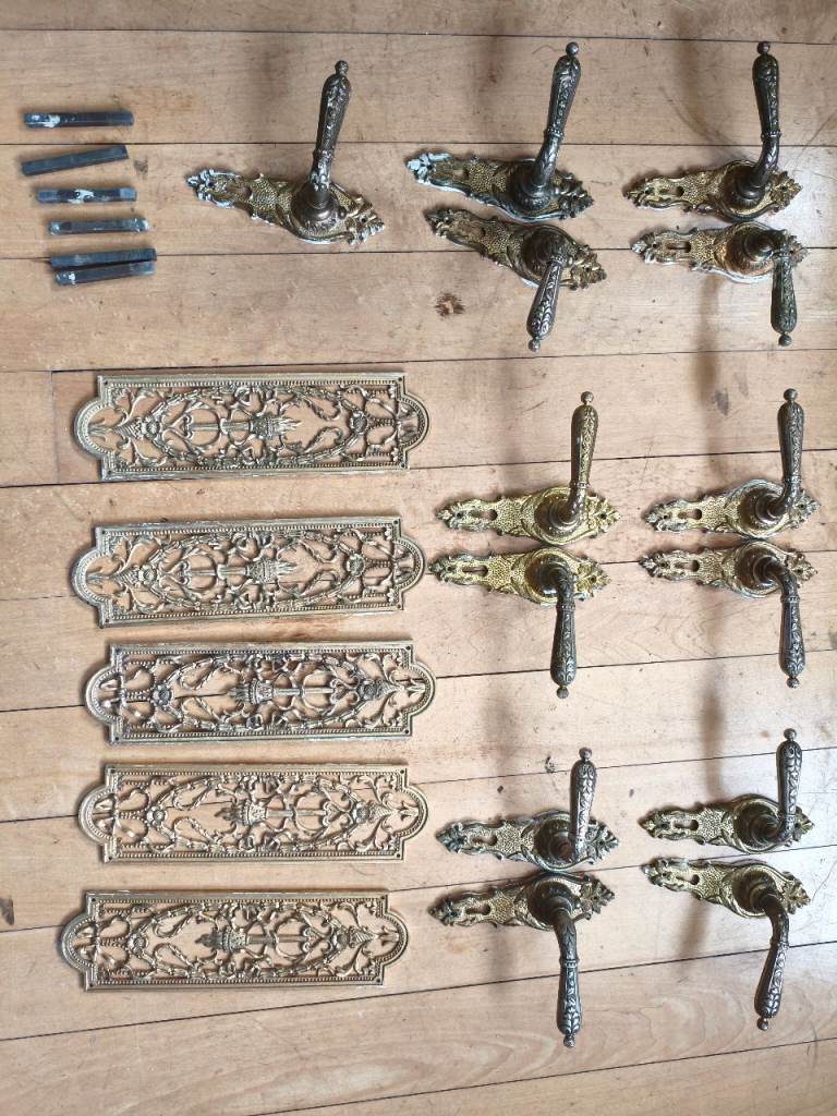 Job Lot 1930s Reclaimed Door handles & matching finger plates