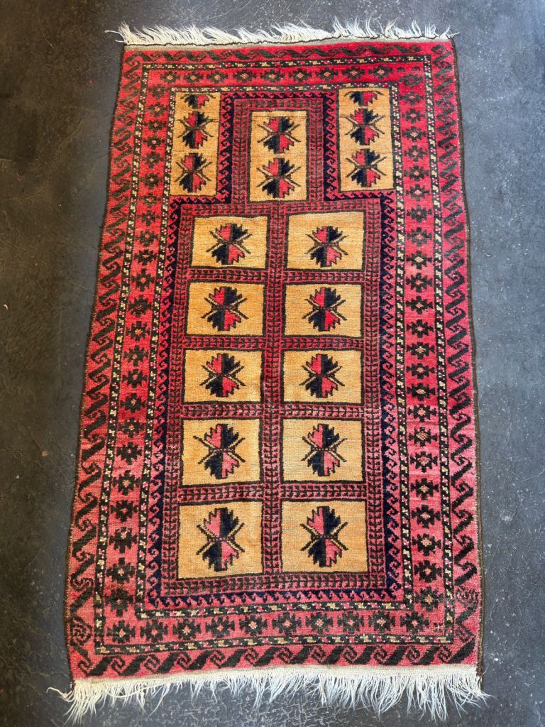 Vintage handmade wool rug .150 cm x 88 cm.