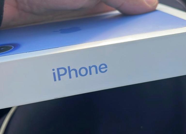 Mobile phone iPhone 16