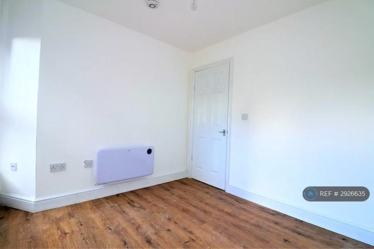 Studio flat in Broadway, London, W13 (#2926635)