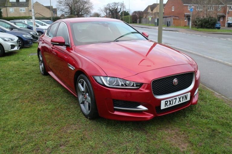 Jaguar XE R-SPORT