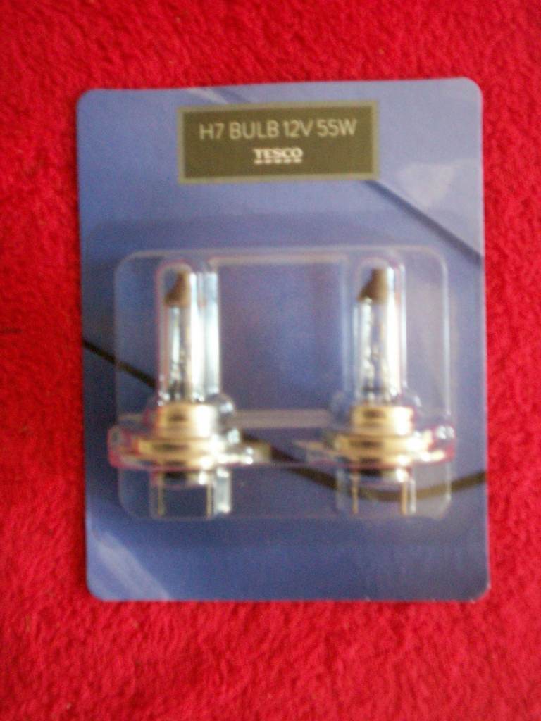 Car headlight bulbs 2 in a pack NEW sealed H7 see picture 