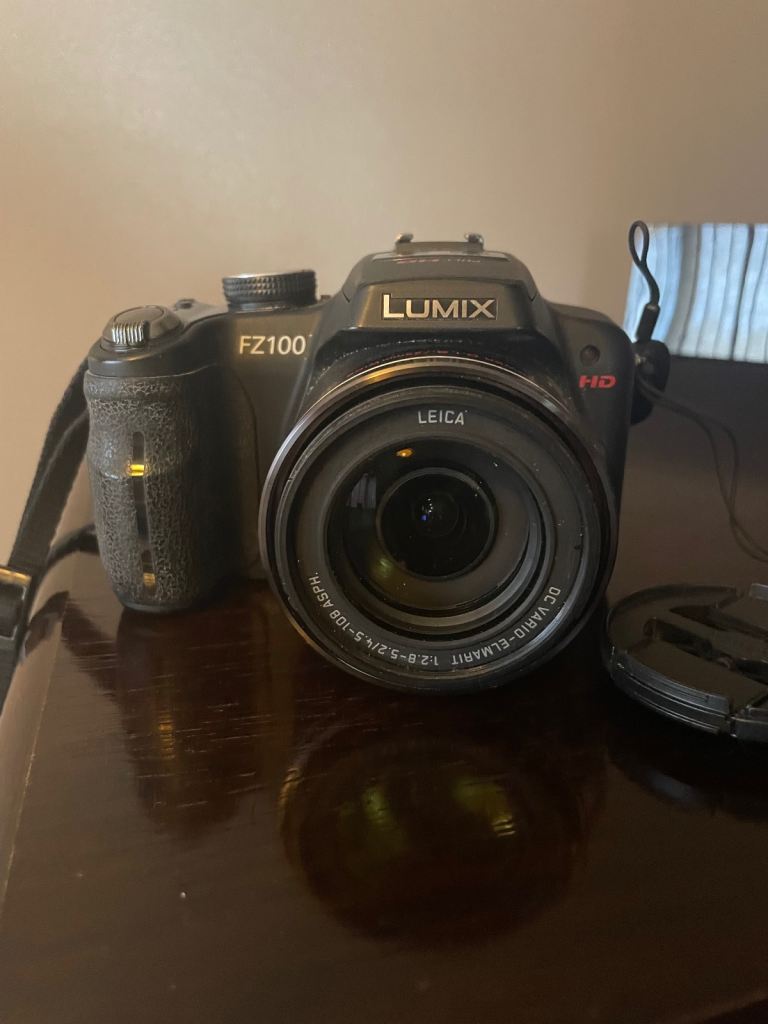 Camera Panasonic FZ 100