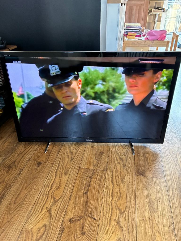 TV Sony Bravia 40 inch LCD HDL-40HX753 model