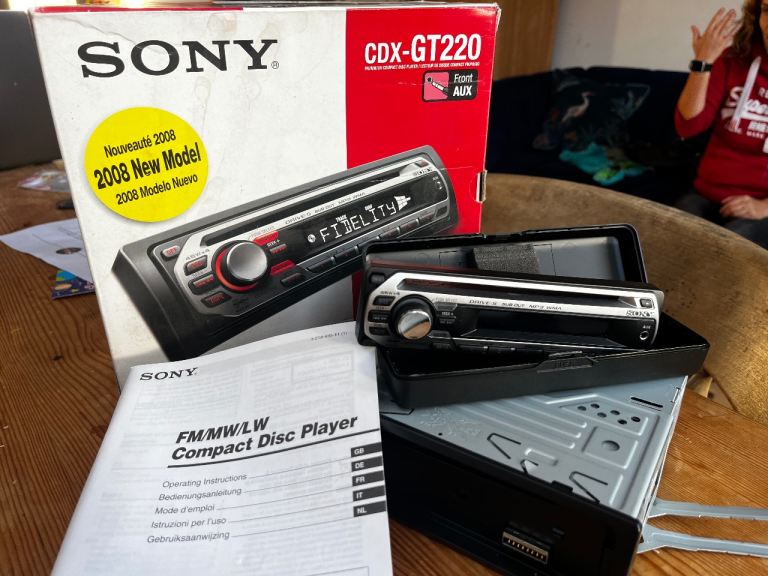 Boxed car stereo Sony cdx -gt220