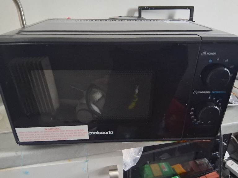 Microwave Oven Good as New