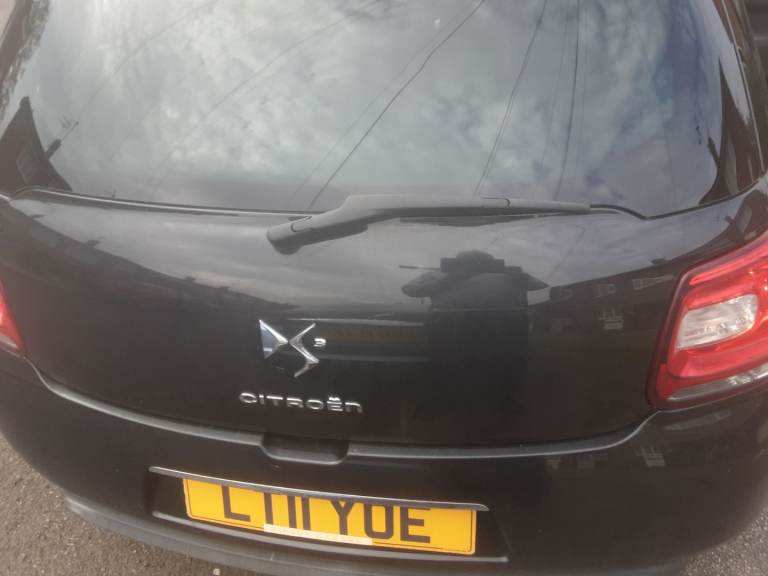 Citroen ds3 black and white 3 doors hdi90 Hatchback diesel 1.6