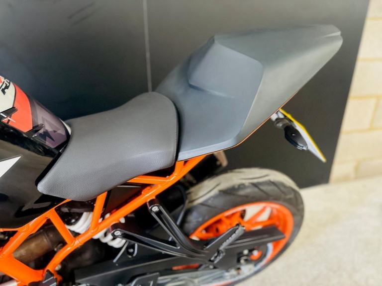 STUNNING 2017/17 KTM RC 390 MOTORCYCLE 