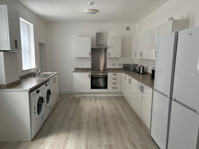 Double Room, fully furnished, all bills included 