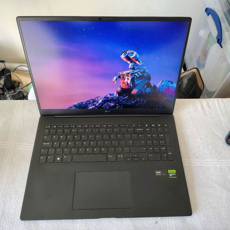 LG Gram Pro 17 - 17Z90SP - 17-inch - Core Ultra 7 155H - 16GB - 1 TB SSD - Used