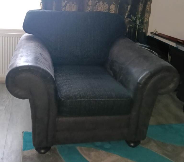 Formal back armchair. Immaculate condition 