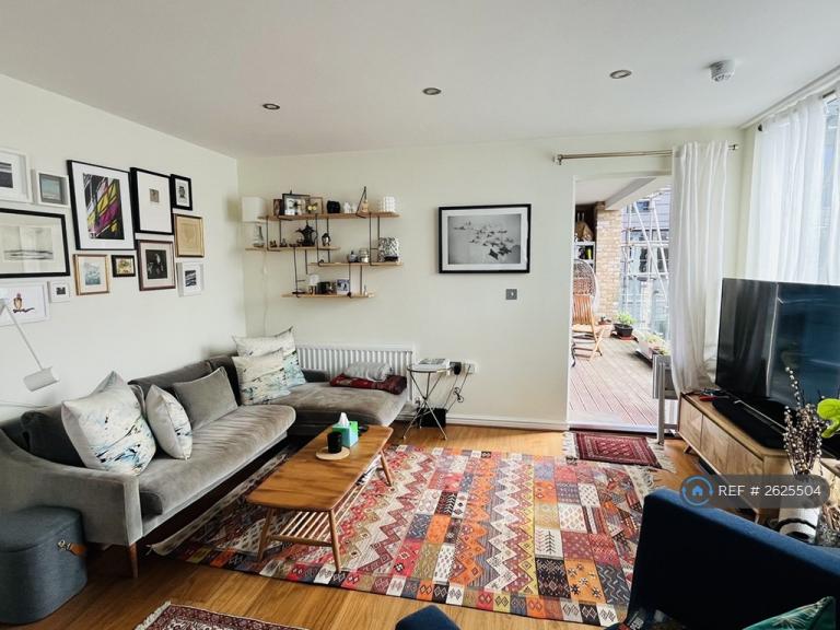 image for 3 bedroom flat in Roffo Court, London, SE17 (3 bed) (#2625504)