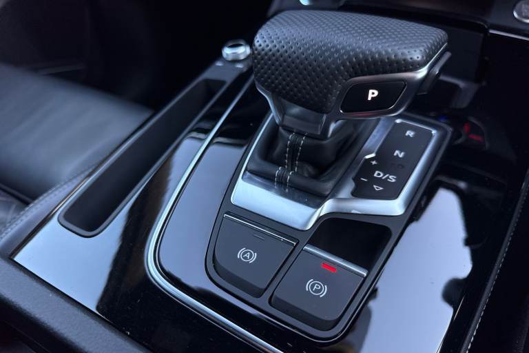 2022 Audi Q5 Edition 1 40 TDI quattro 204 PS S tronic SUV DIESEL Automatic