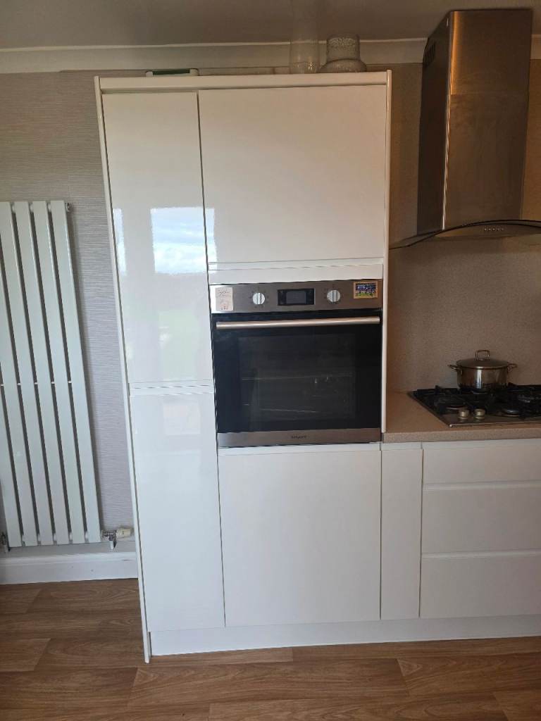 Kitchen - White High Gloss Fitted Kitchen