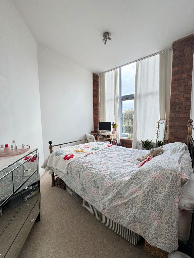 Gorgeous bright room with own bathroom