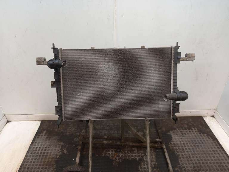 Vauxhall Vivaro Radiator 2019-2023 1.5l Dv5rucd 9675747980