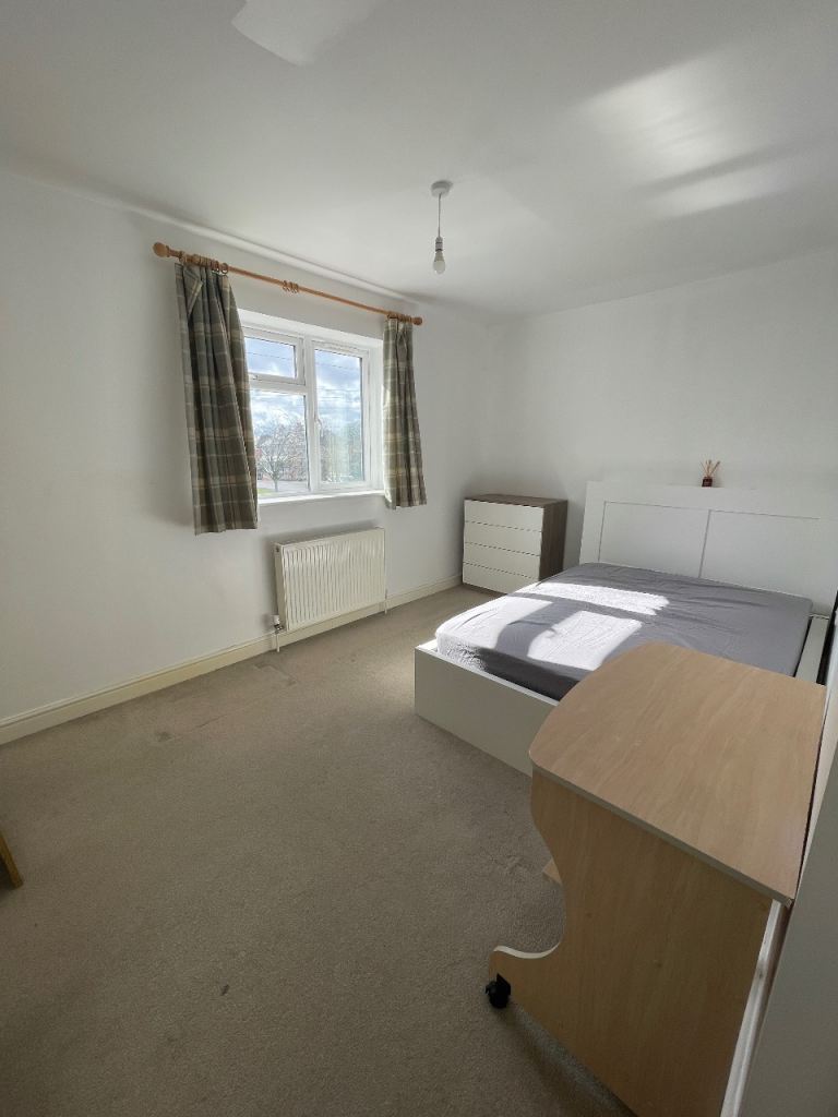 Large Double room to rent