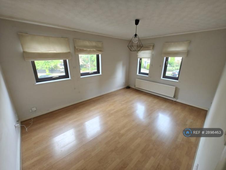 2 bedroom flat in Kimbolton Road, Bedford, MK40 (2 bed) (#2898463)