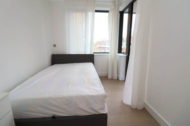 . 💼 Shared rooms – Professionals welcome 🏡