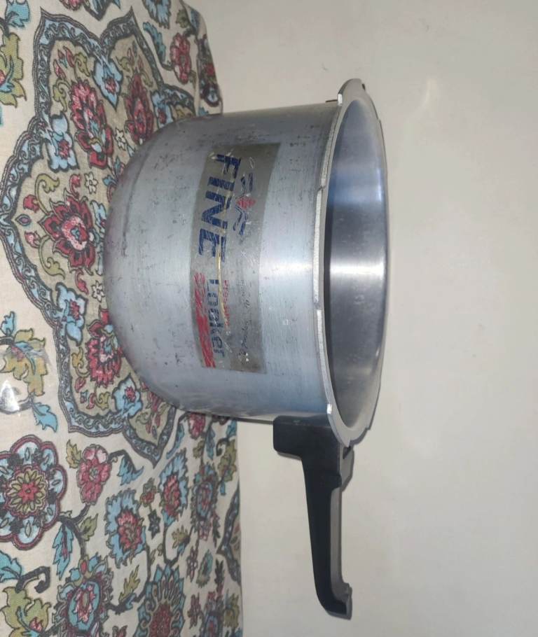 Pressure cooker