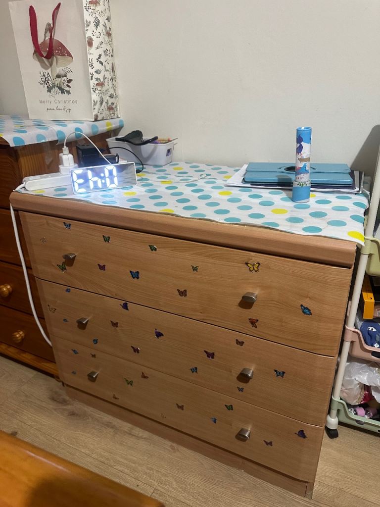 Chest of drawers in mint condition 