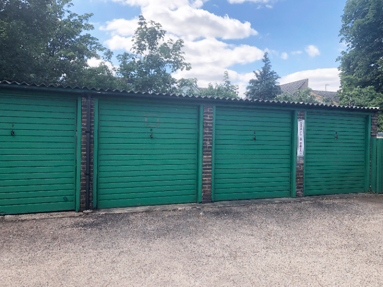 GARAGE/PARKING TO RENT **FANTASTIC & SAFE LOCATION** [CROYDON]