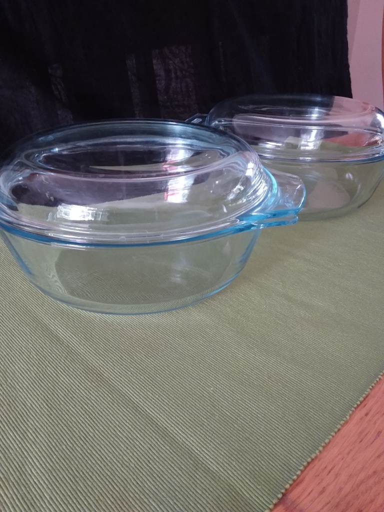 Pyrex bowls with lids 