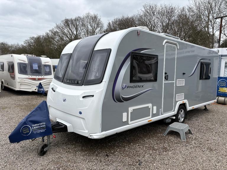 BAILEY PHOENIX + 640 - FIXED ISLAND BED, CENTRE WASHROOM & MOTORMOVER